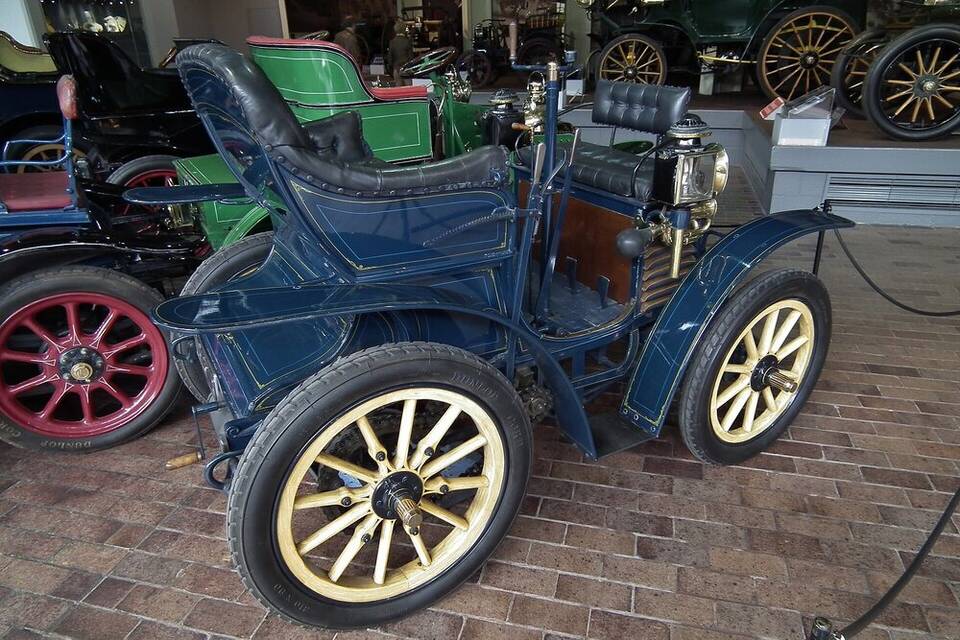 Commons identifies the National Motor Museum survivor as an 1899 Fiat 3½hp. The photograph supports the exact vehicle identity; its current restoration details are not treated as factory evidence.