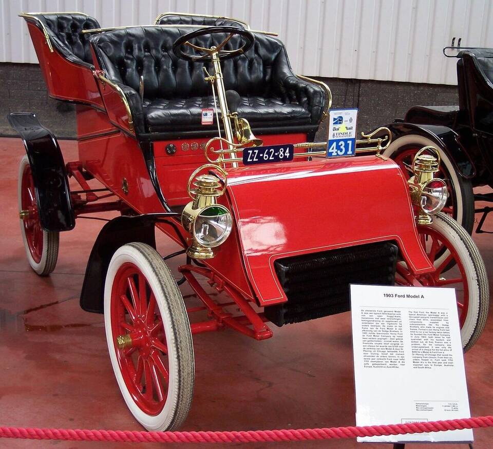 Commons identifies a 1903 Ford Model A. The two-seat runabout body matches the profile; optional tonneau equipment and individual chassis history are not inferred.