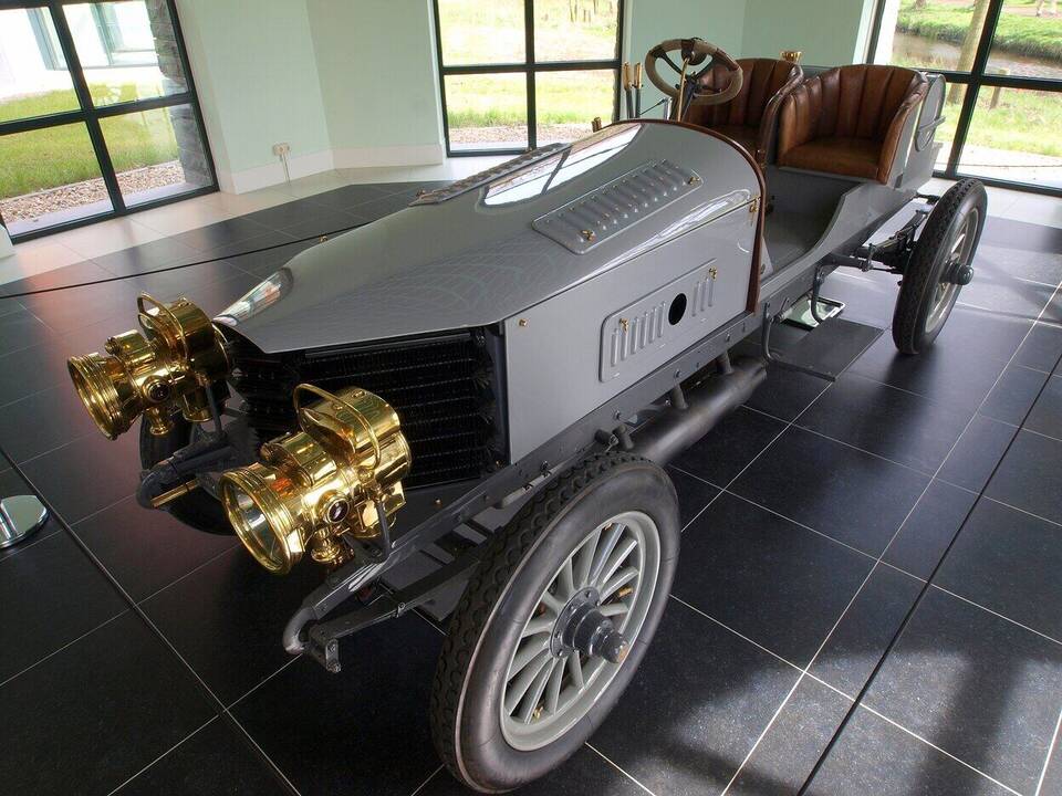 The unique Spyker 60-HP preserved at the Louwman Museum; the profile explains its probable 1902 construction, 1903 presentation and restored February 1904 show appearance.