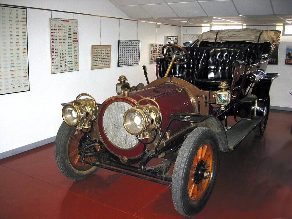 Period-correct 1908 Delaunay-Belleville open touring car identified as a 28 HP CB4, not the profile’s Type H4 15HP Double Phaeton; representative maker/year imagery with model and engine difference explicit.