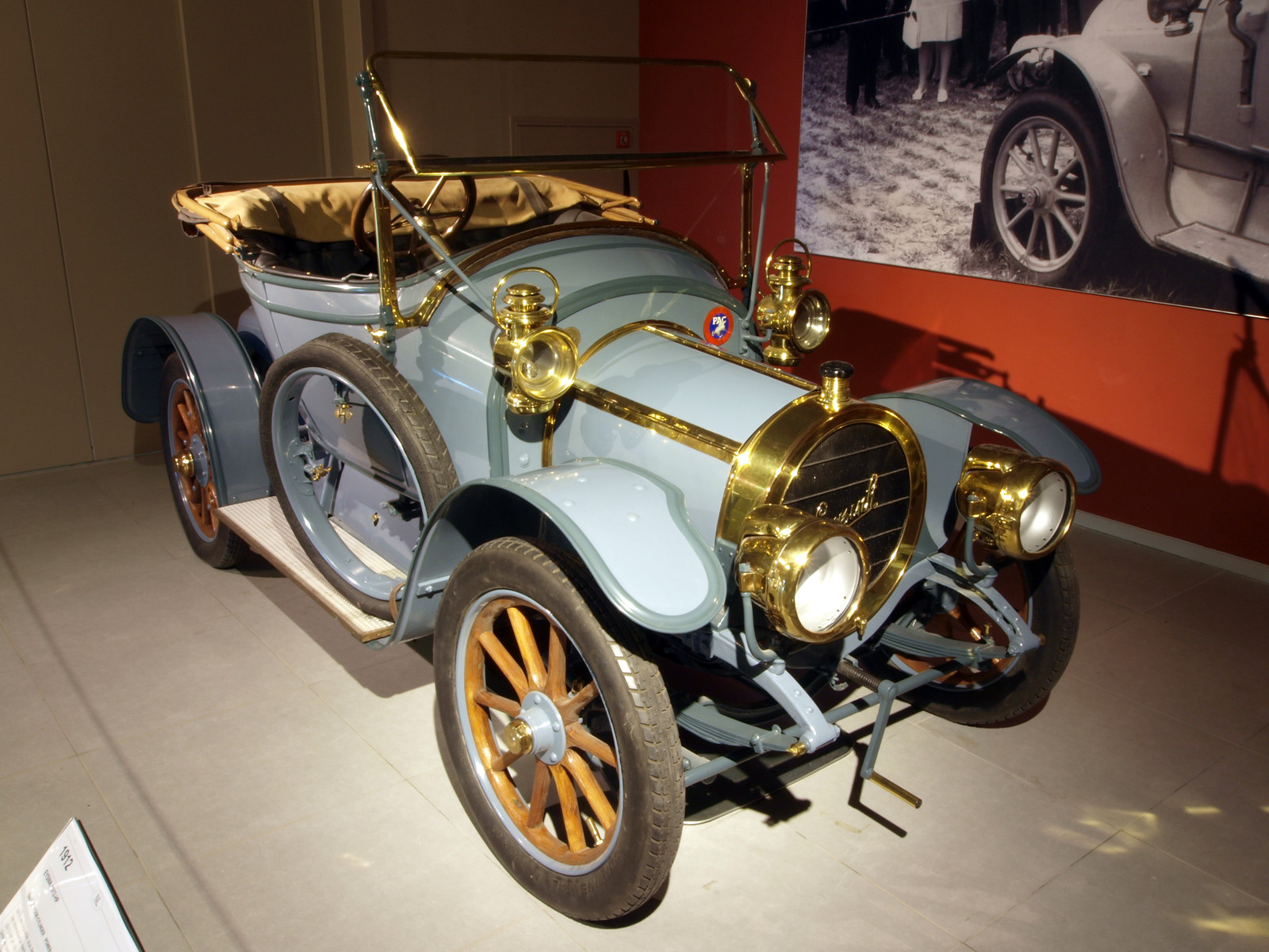 The sole surviving 1912 Eysink 10/12 HP at the Louwman Museum in restored museum condition. The car was restored in the 1980s; this survivor must not be generalized across lost Eysink automobiles.