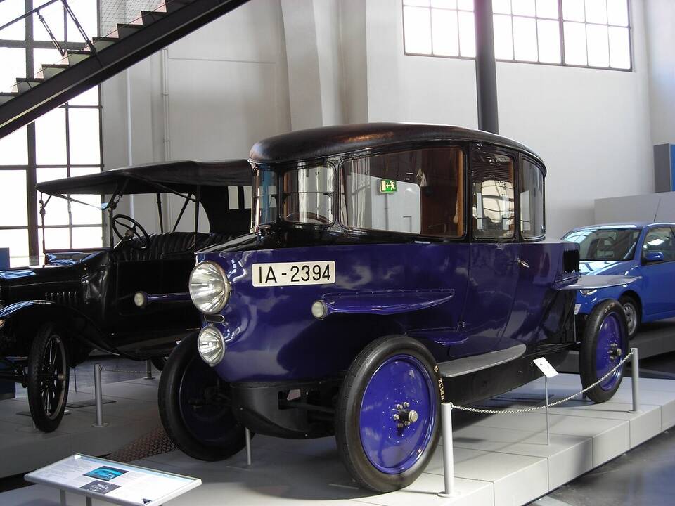 Surviving Rumpler Tropfenwagen museum car; the file page does not independently state engine or 10/30 trim, so the image supports the exact model while the technical variant remains sourced separately.