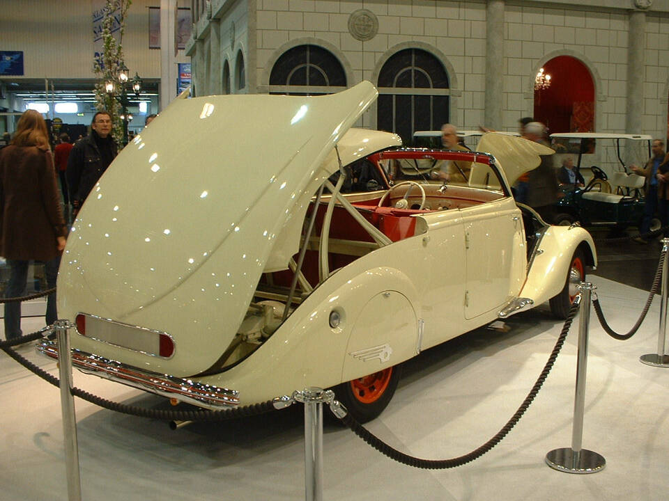 A late-1930s Peugeot 402 Éclipse with the retractable metal roof; exact model year and trim are not established on the source page.