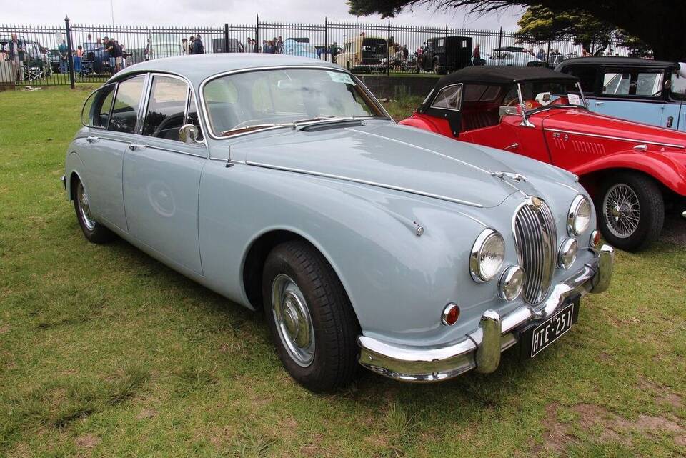Representative 1962 Mark 2 3.8, not exact 1959 model year; later production date must remain visible in the caption.
