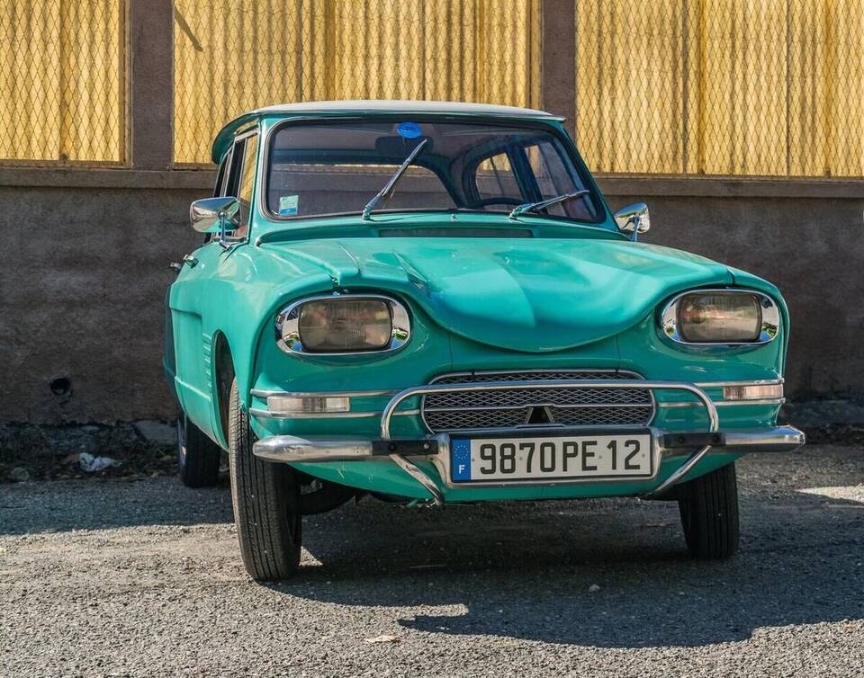 Representative Ami 6 saloon family image; exact model year and 22 hp launch specification are not documented.