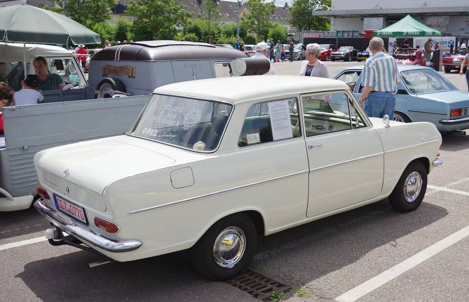 Commons identifies a 1962 Opel Kadett A with 40 PS. The photographed two-door saloon matches the profile's launch year, body and base-output specification; exact drivetrain originality is not inferred.