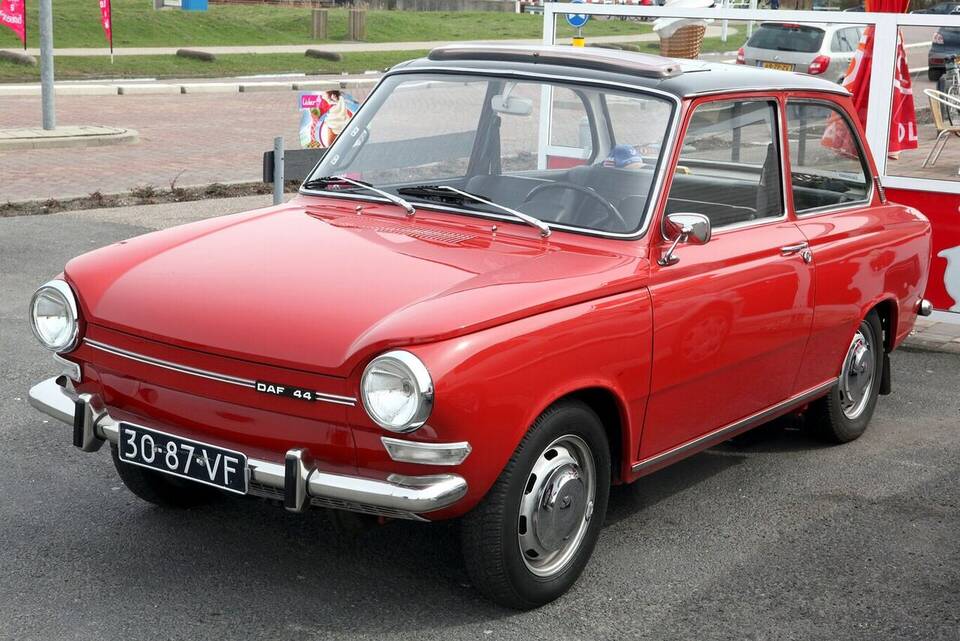 Exact DAF 44 two-door sedan body; individual model year and Luxe trim are not stated, so it is representative for the 1966 Dutch launch profile.