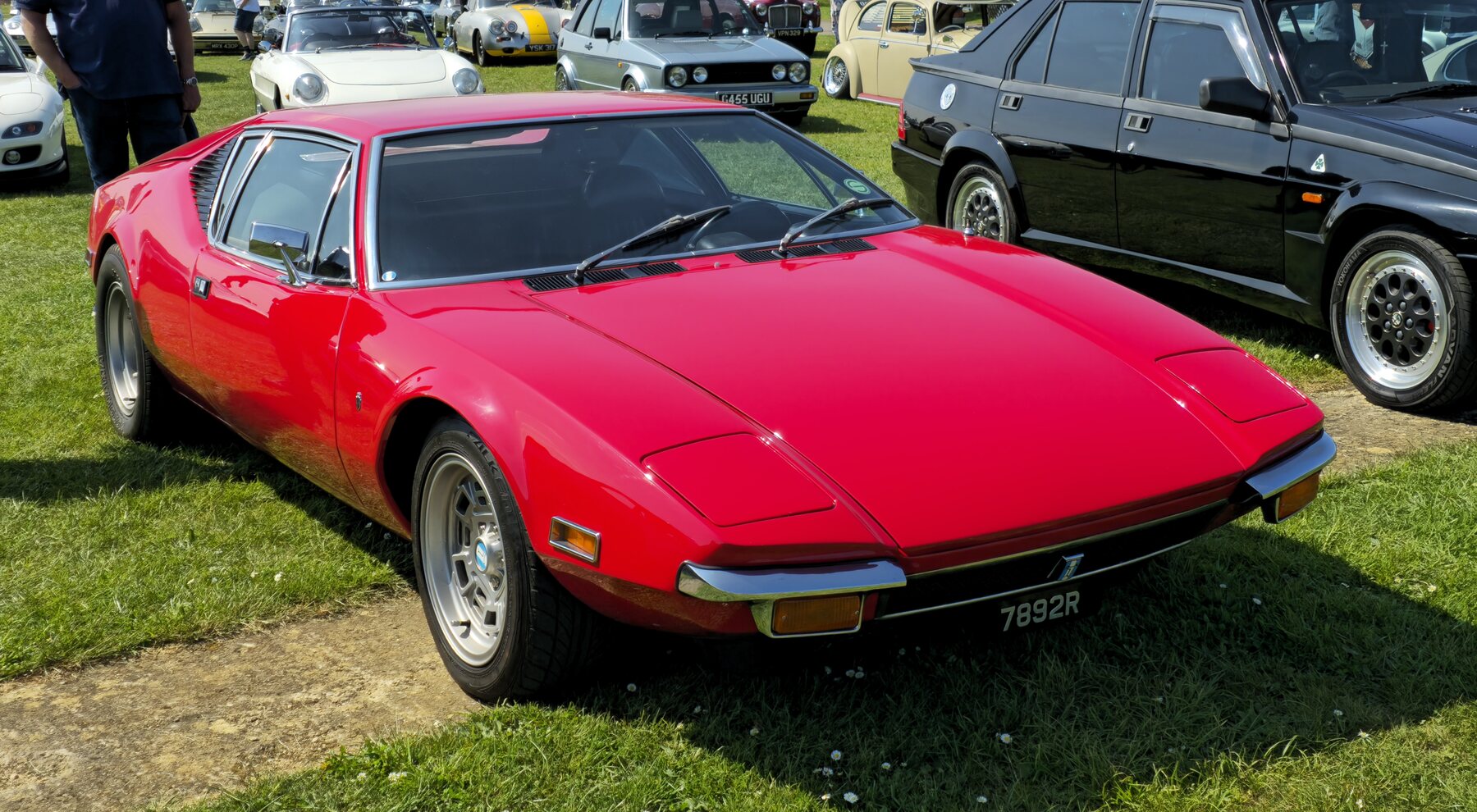Source title explicitly identifies a 1971 De Tomaso Pantera; photographed market specification is not stated.
