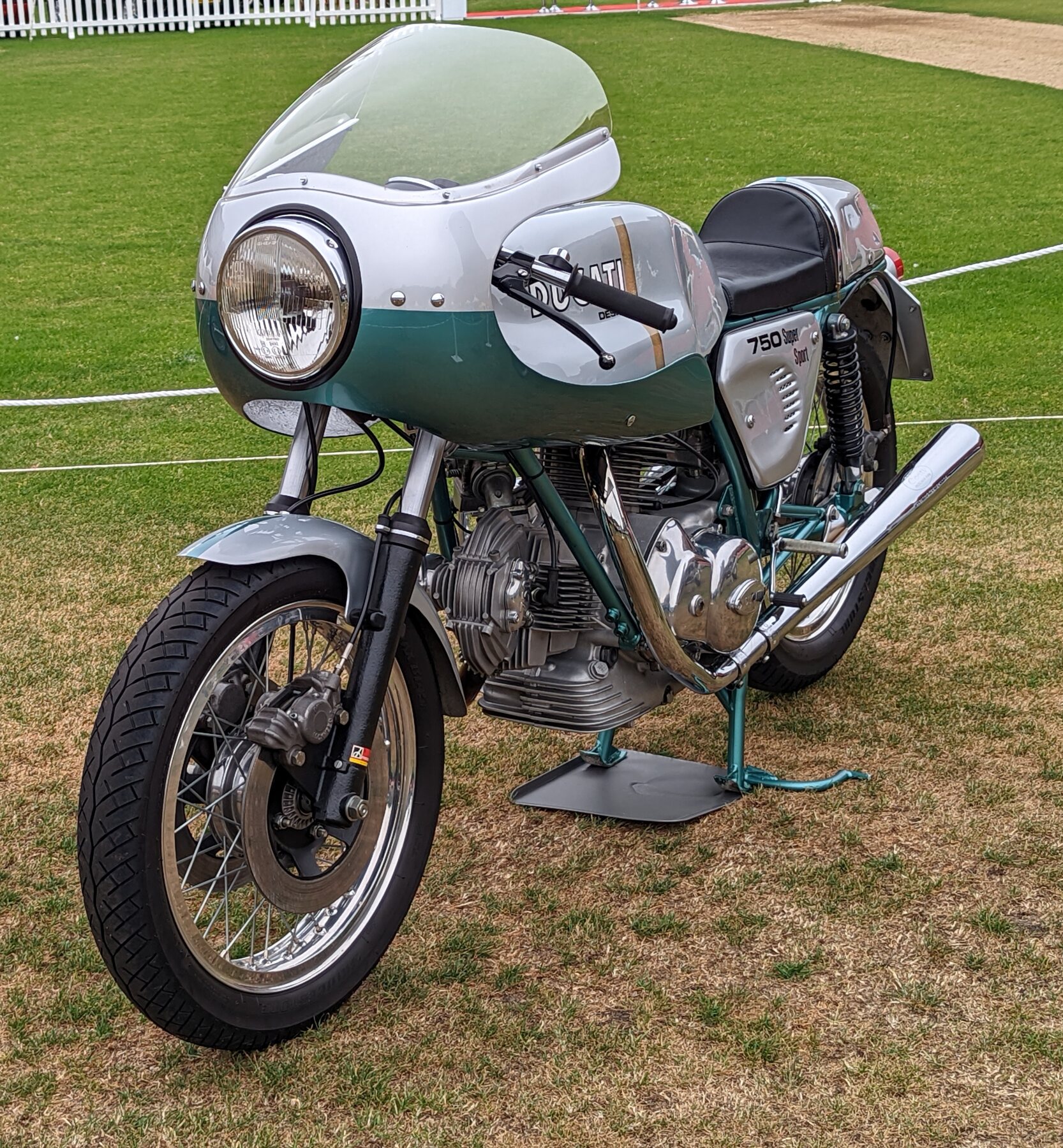 Exact 750 Super Sport production type, but source identifies a 1974 bike; it must not be captioned as a photographed 1973 production example.