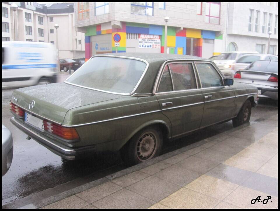 W 123 300 D photographed in 2009; exact model year, market and engine update stage are not documented