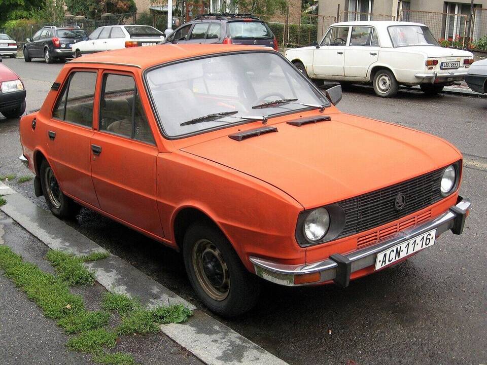 Exact Škoda 105 S model with round-headlamp front; individual production year is unstated, so the image represents the 1976 launch profile without claiming this photographed car is a launch-year example.