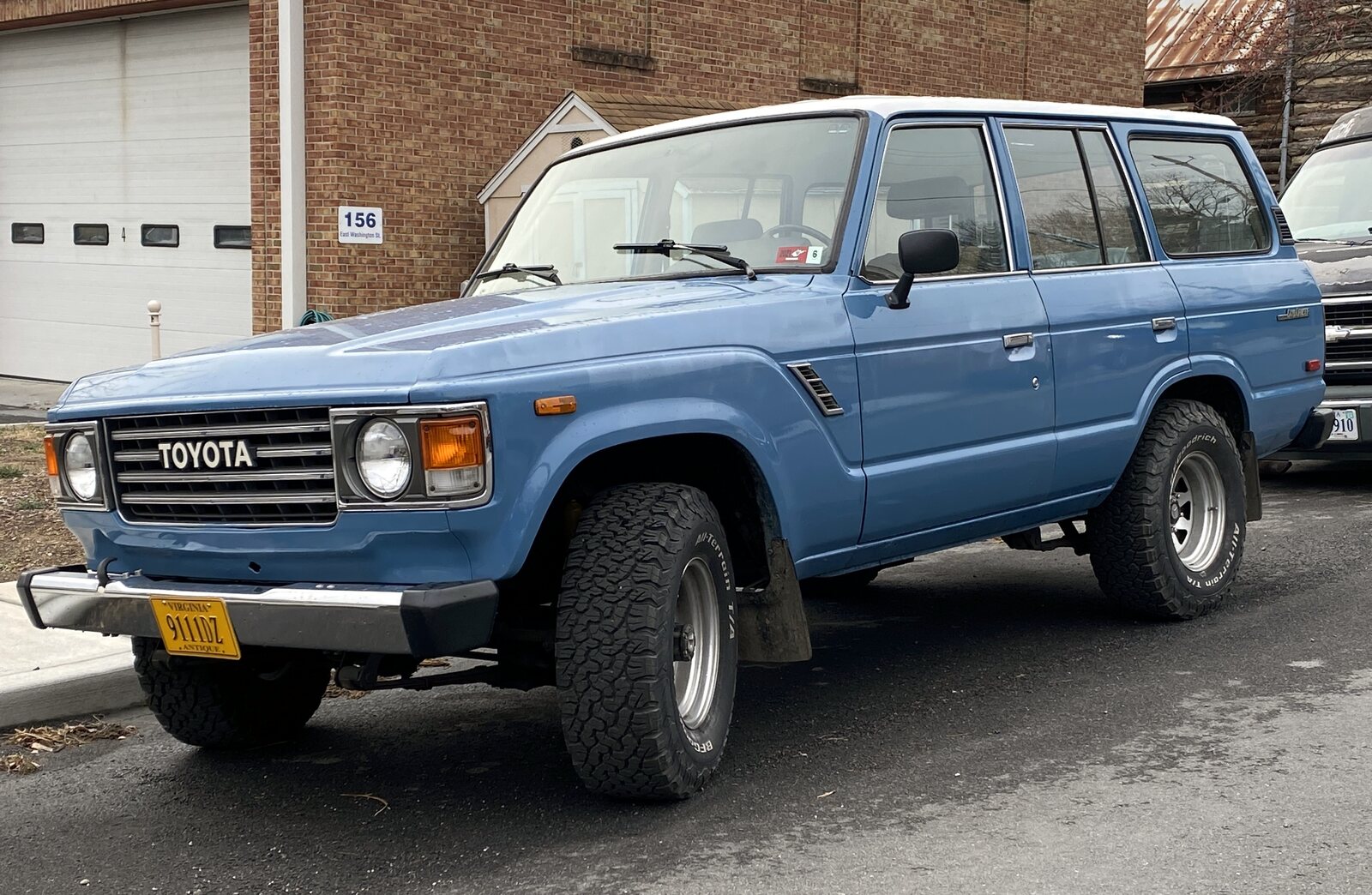 Same FJ60 generation and long-wheelbase body family; representative rather than exact year/market/powertrain.