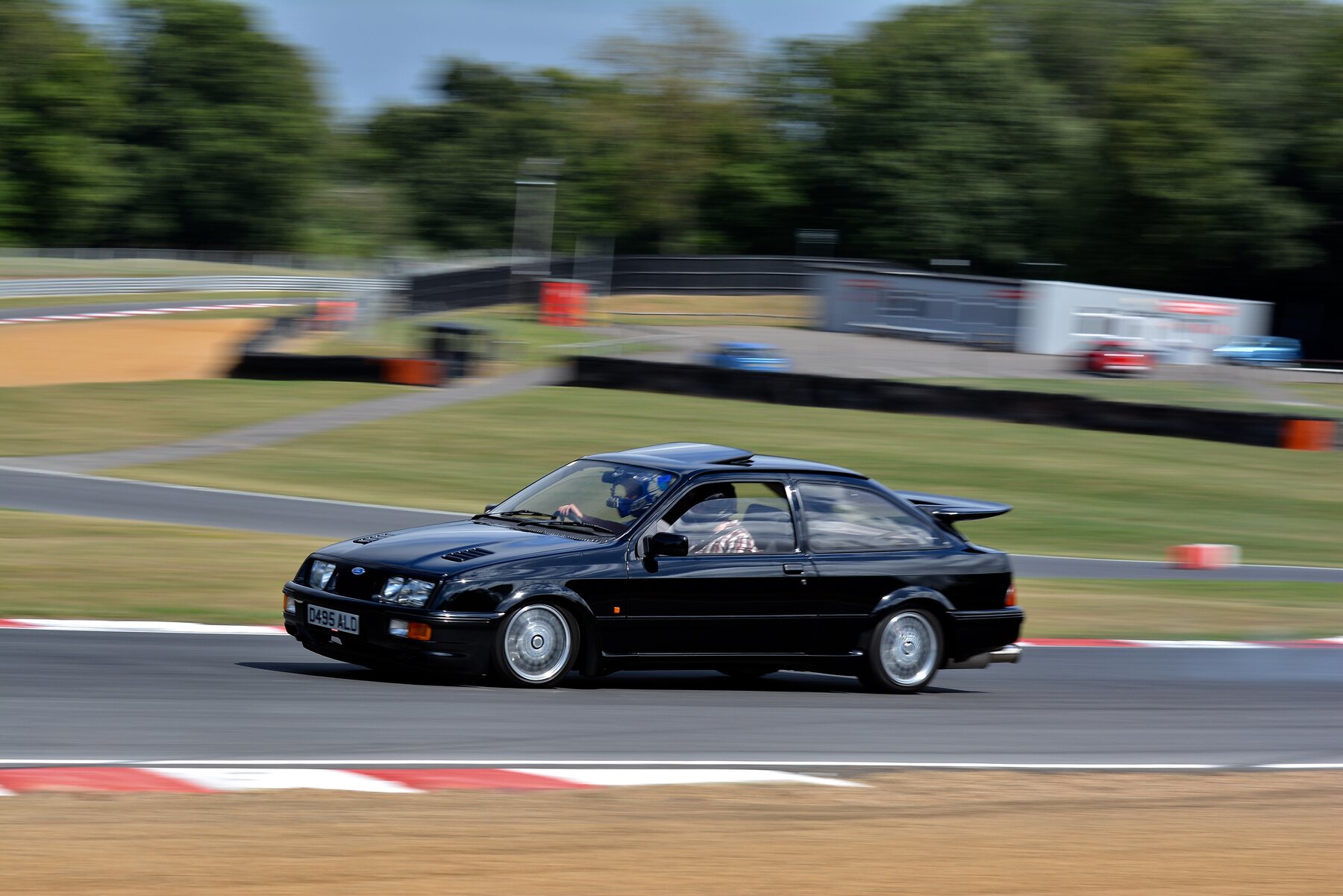 Commons description explicitly identifies a 1986 three-door Ford Sierra RS Cosworth.