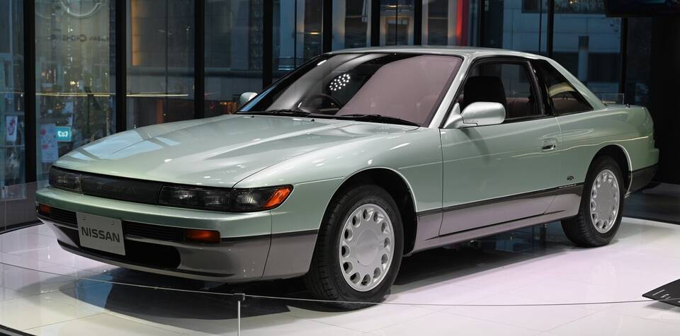 Commons identifies a 1988 Nissan Silvia Q’s. It accurately represents the S13 coupe body but not the turbocharged K’s trim in the profile.
