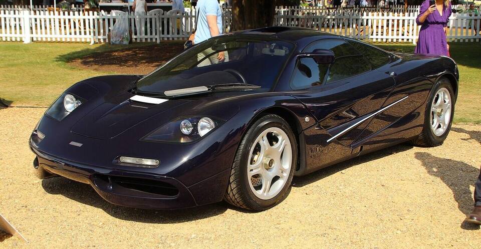Standard 1995 McLaren F1 production road car, representative for the 1993 standard road-car profile; not an LM, GT, GTR or prototype, but two model years later.