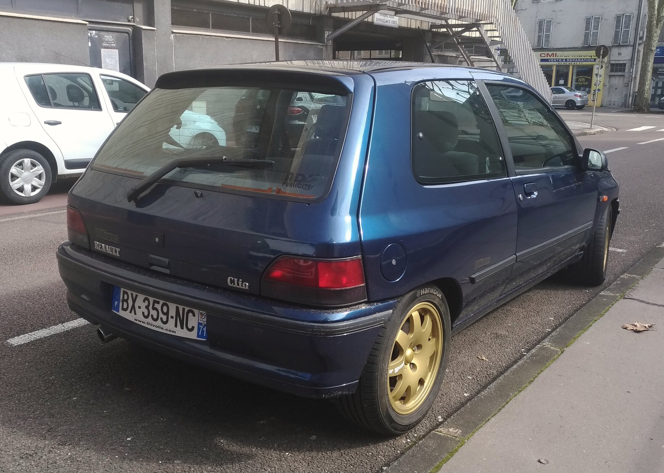 Exact 1993 Williams model, Phase I body and French context; transmission is not visible in the photograph.