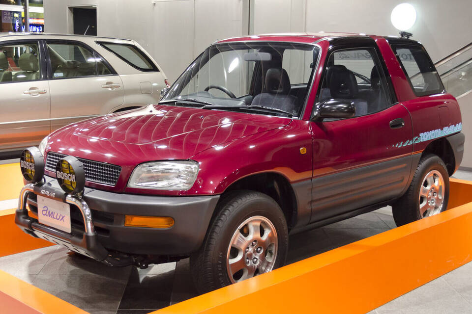 Commons identifies a first-generation Toyota RAV4 J and the three-door body matches the 1994 Japanese-market profile.