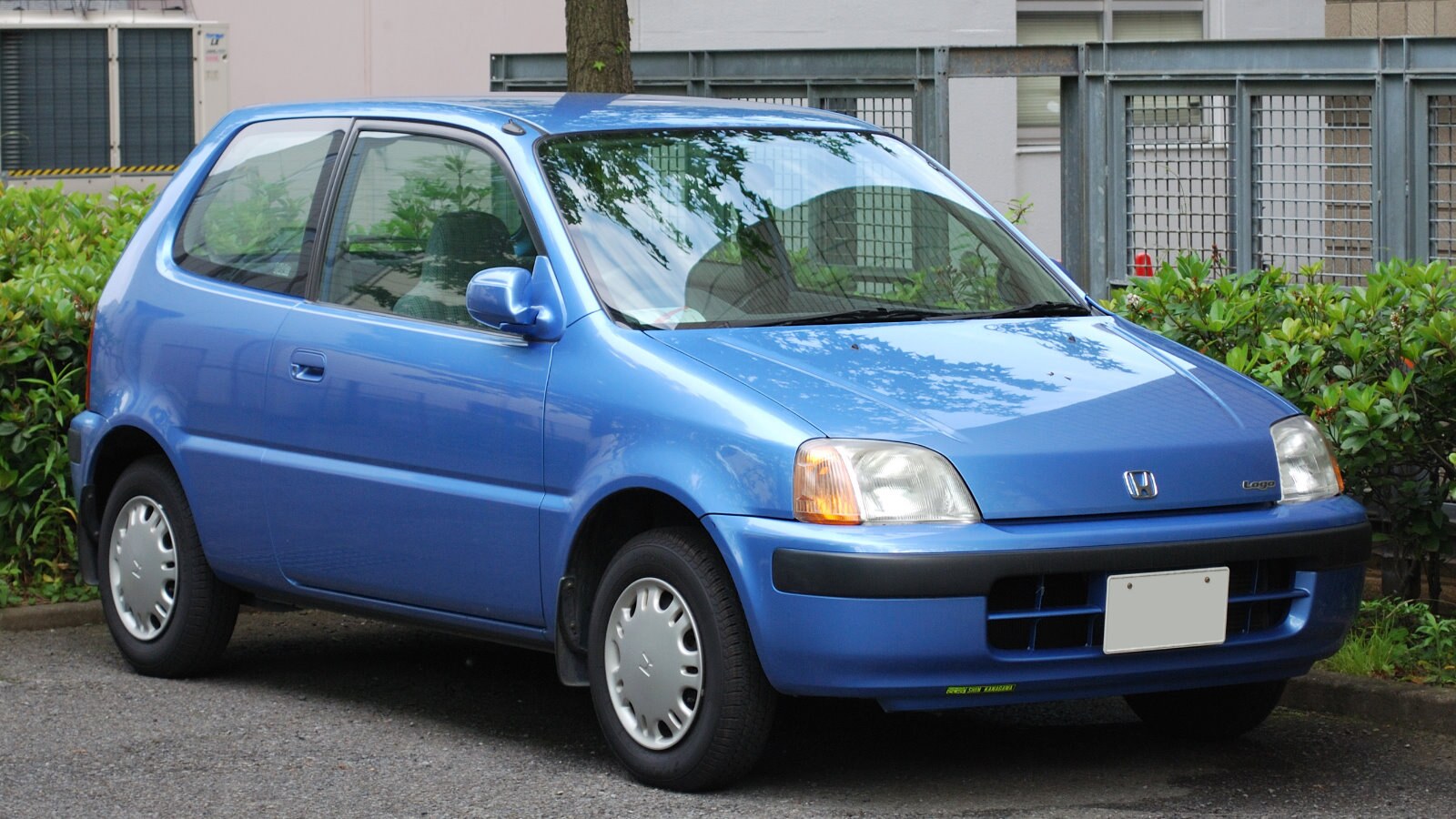 October 1996–October 1998 Honda Logo three-door body