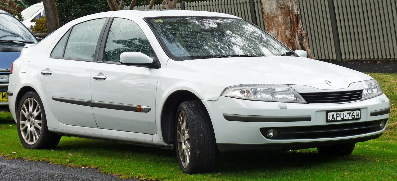 Exact Laguna II X74 launch-body and Privilège LX trim family; 2003 Australian-market representative