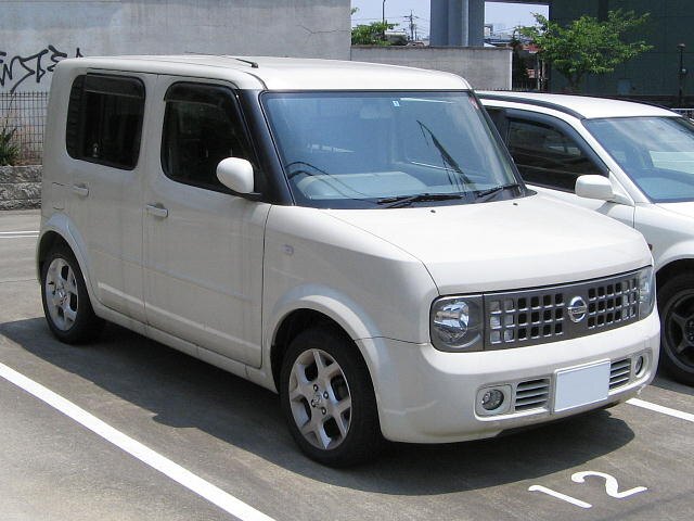 Correct early Z11 generation covering October 2002–September 2005; photographed in 2007, and EX grade, BZ11 chassis code and CVT-M6 specification are not independently established by the image.