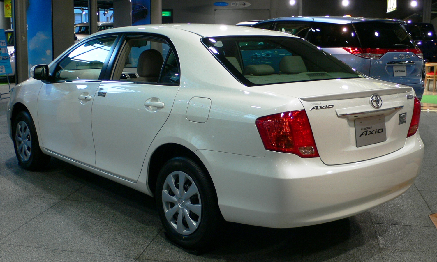 Exact 2006 Corolla Axio launch year and generation; trim, engine, transmission and drivetrain unresolved