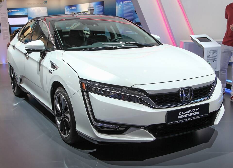 Exact model and 2017 date, photographed at the IAA in Europe; representative for the U.S. California lease-market specification.