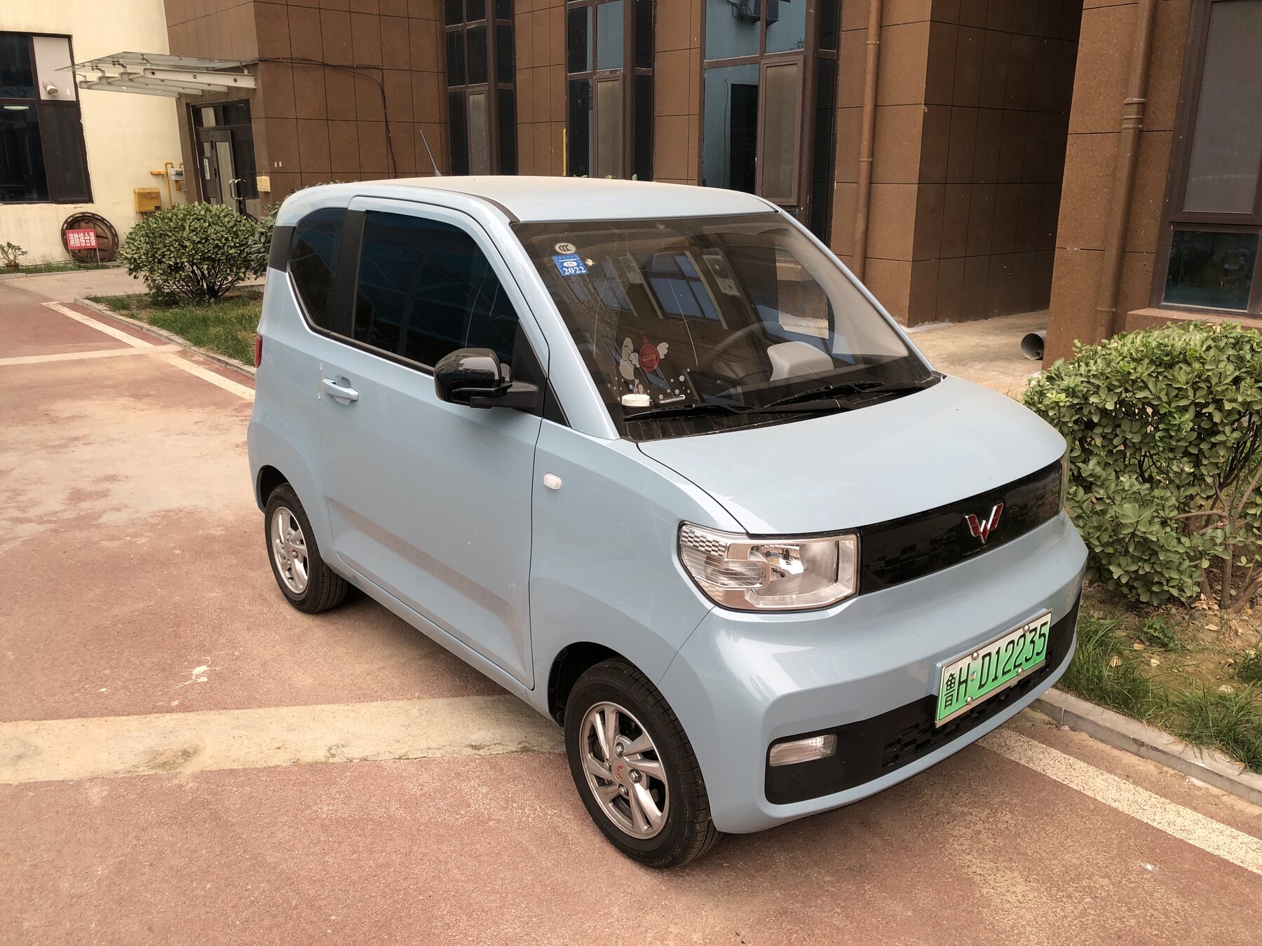 Exact first-generation body photographed in China in September 2020; visible body does not prove the 120 km battery or a specific launch trim.