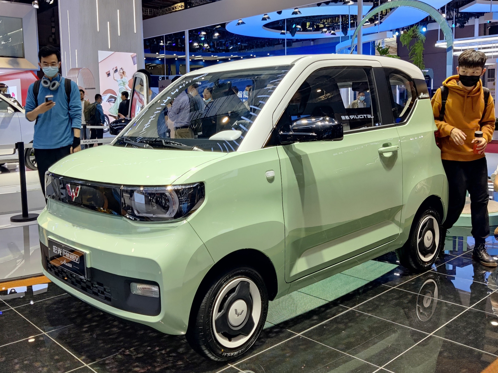 passed as an explicitly representative cover: the full-resolution photograph is captioned and categorized as Wuling Hongguang MINI EV Macaron, was made at Auto Shanghai on 21 April 2021, and visibly shows the first-generation Macaron's Avocado Green launch color, white contrast roof, launch fascia, lamps, wheel covers and Macaron display plate. Battery capacity and the 170-km configuration are not visually provable.