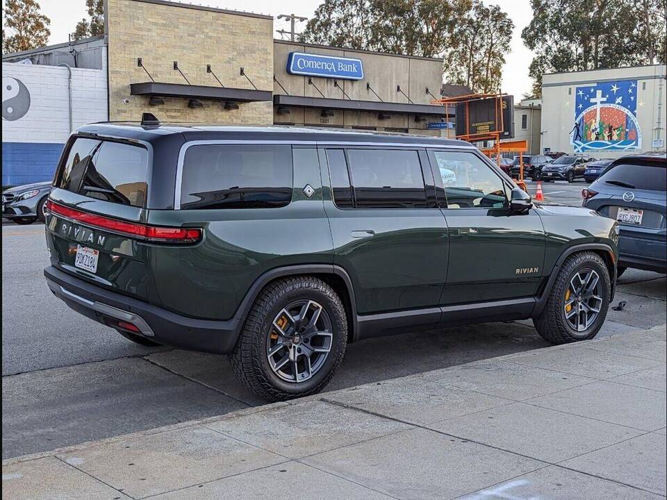 Exact R1S and 2022 date, but Launch Edition trim is not stated or independently visible; representative trim coverage is disclosed.