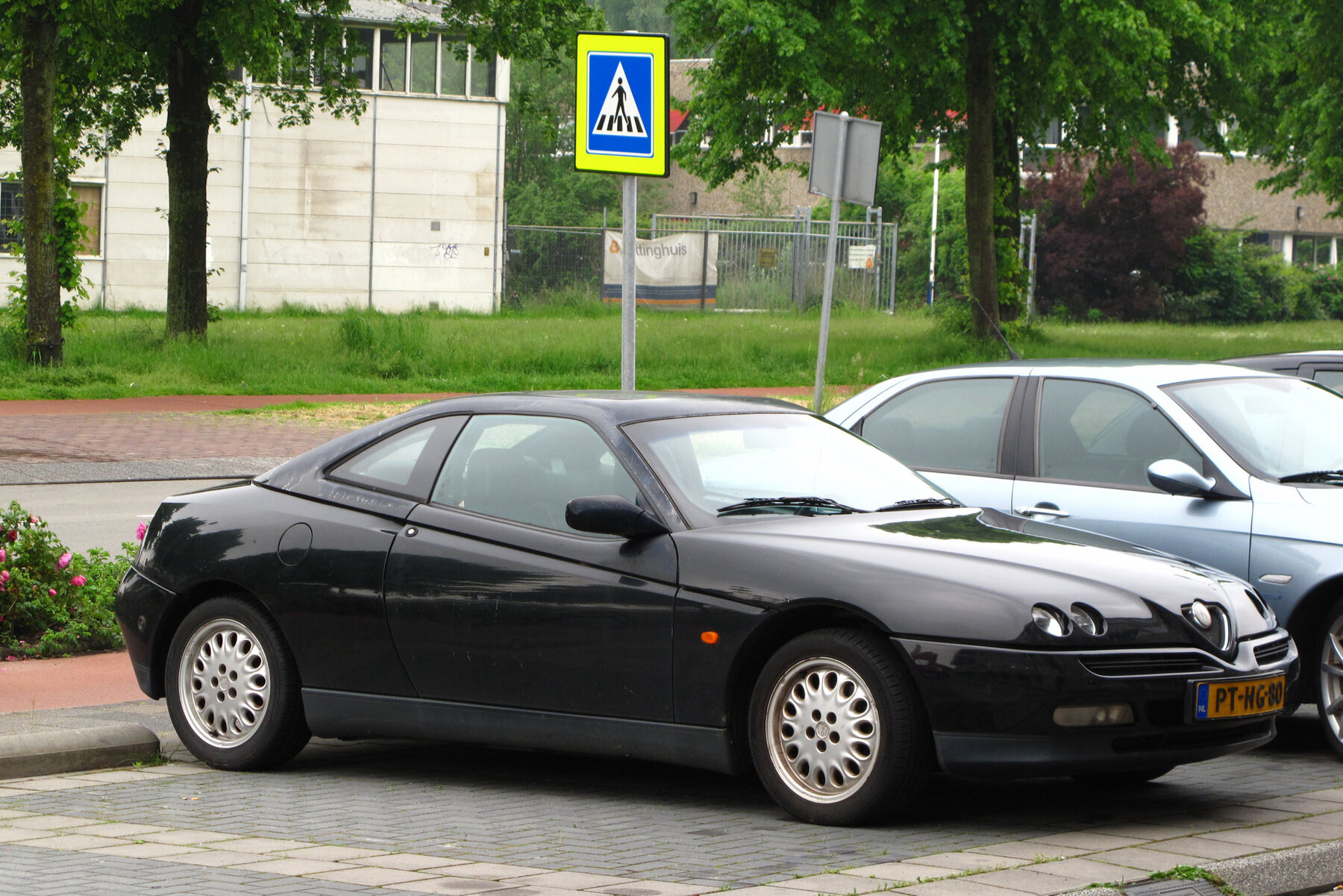 1996 European GTV 2.0 Twin Spark 16V, one model year later than the 1995 launch profile; initial-series body.