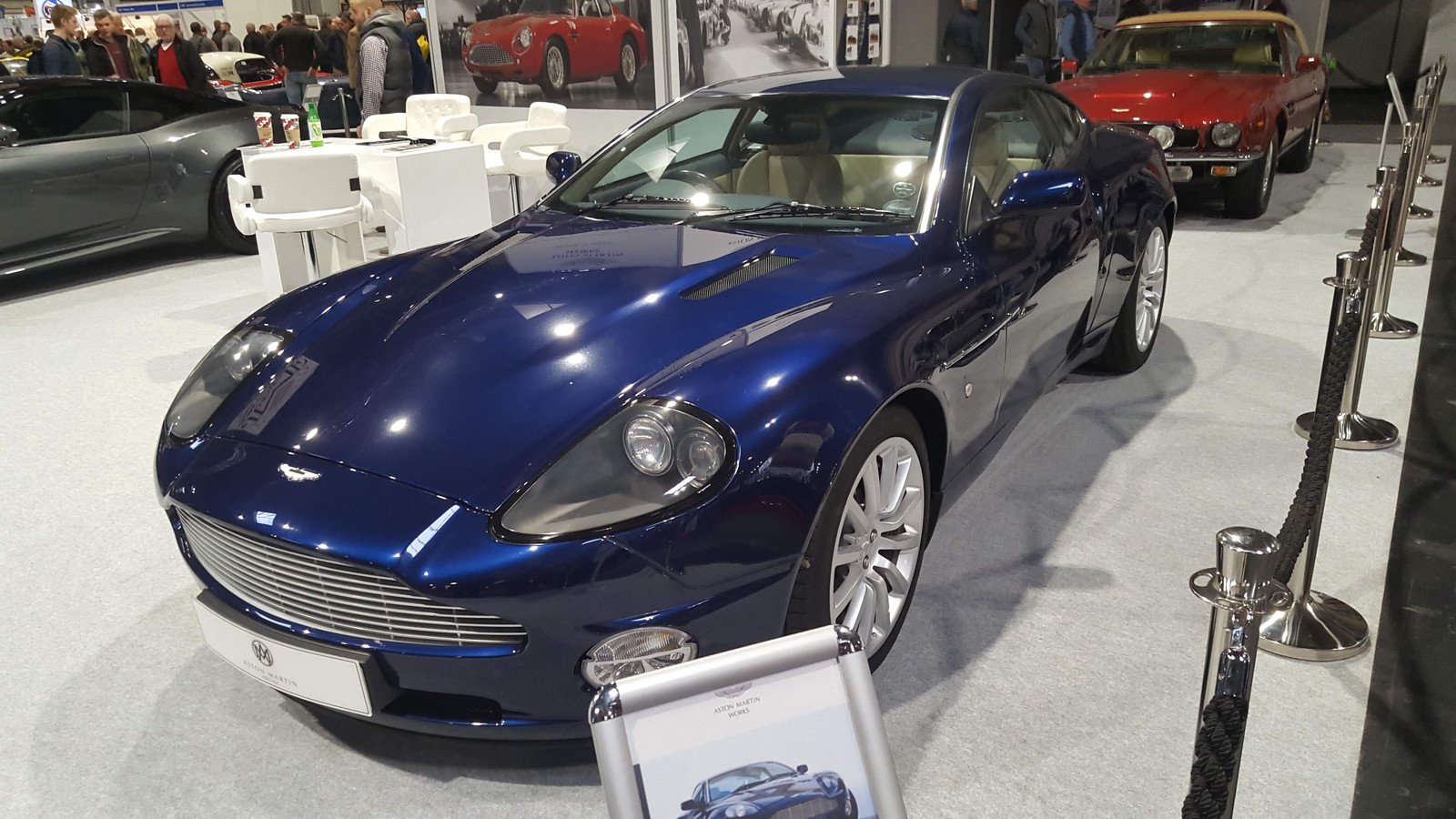 Aston Martin V12 Vanquish