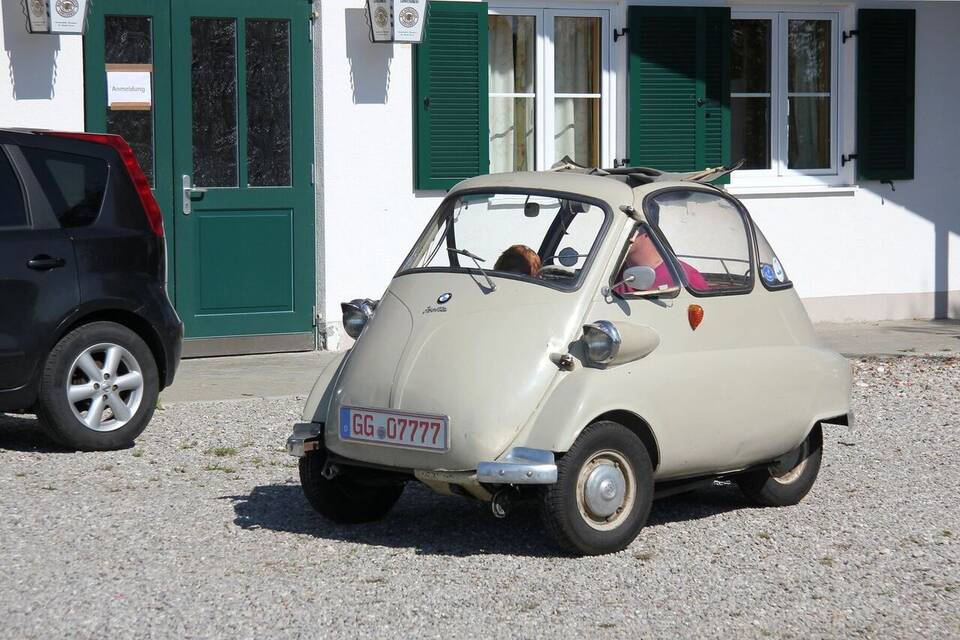 1955 BMW Isetta; exact 250 cc engine not documented by the photo source