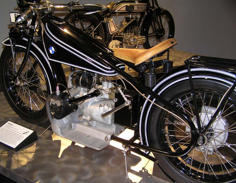 Exact 1923 BMW R 32 according to the Commons record and exhibition identification.