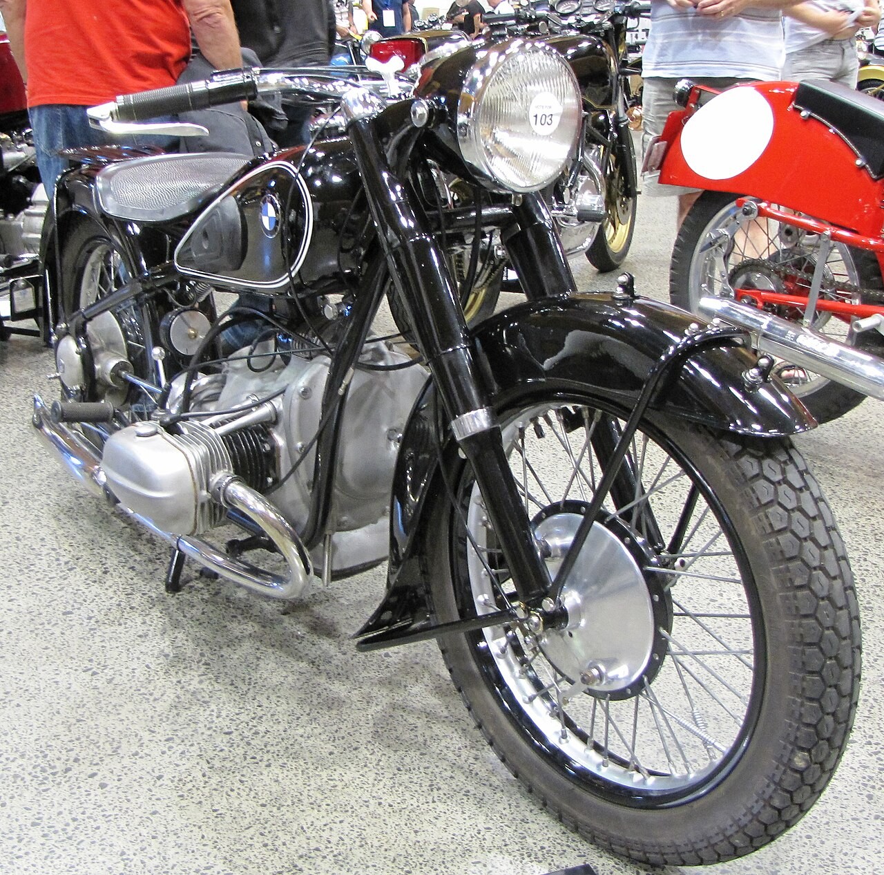 Source explicitly identifies a 1936 BMW R5 496 cc boxer twin at an Auckland classic motorcycle show. Exact chassis and restoration state unverified.