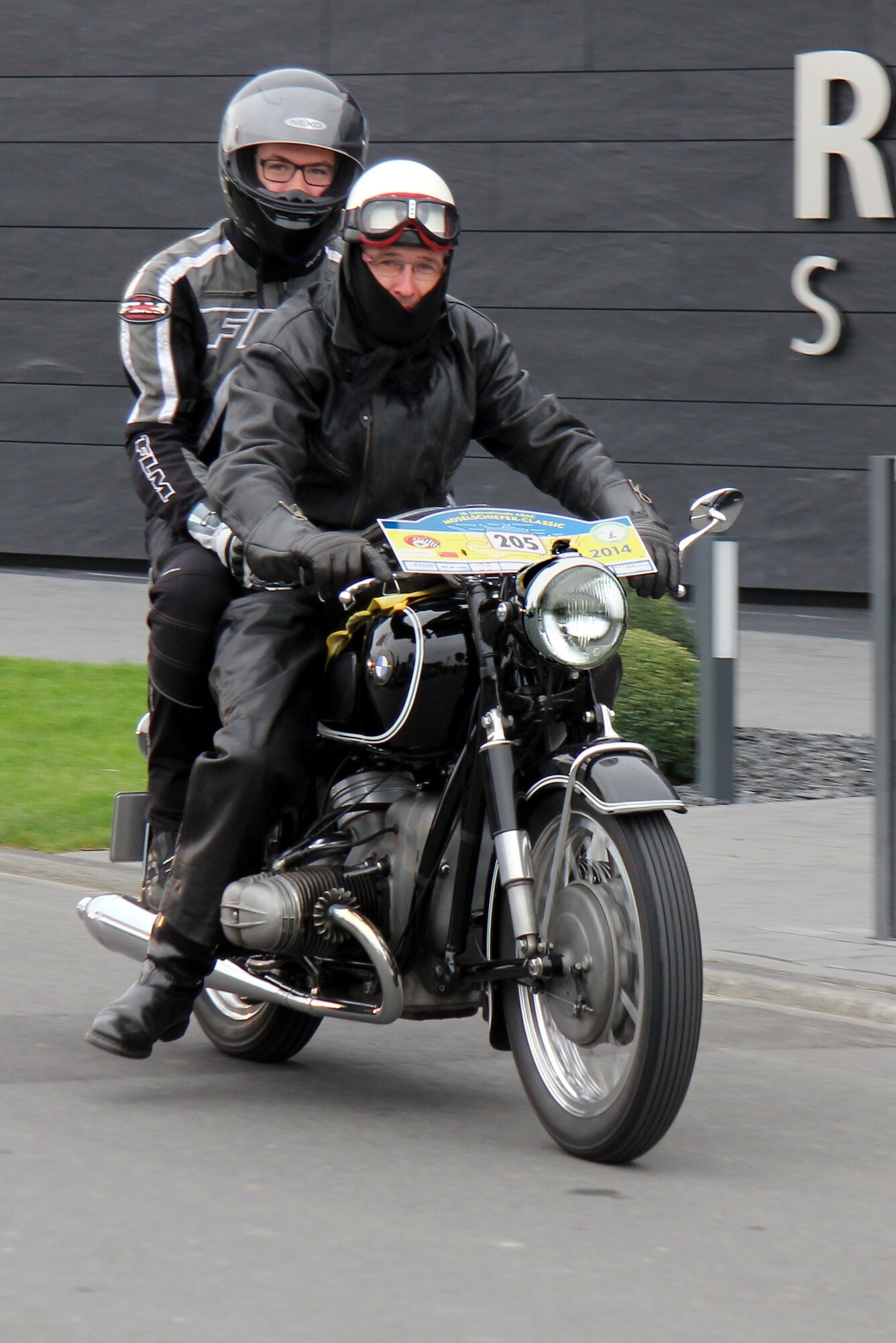 Exact model and 1955 build year by source title; restoration state, event equipment and market originality are unverified.