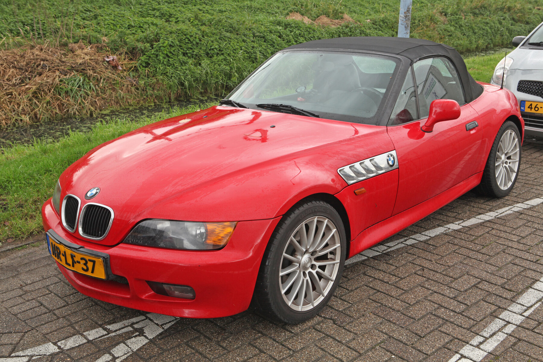 Exact 1996 BMW Z3 Roadster 1.9.