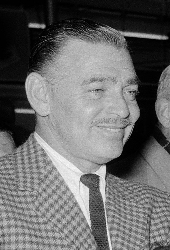 Clark Gable smiling on arrival at Schiphol in 1953, photographed by Daan Noske for Anefo.