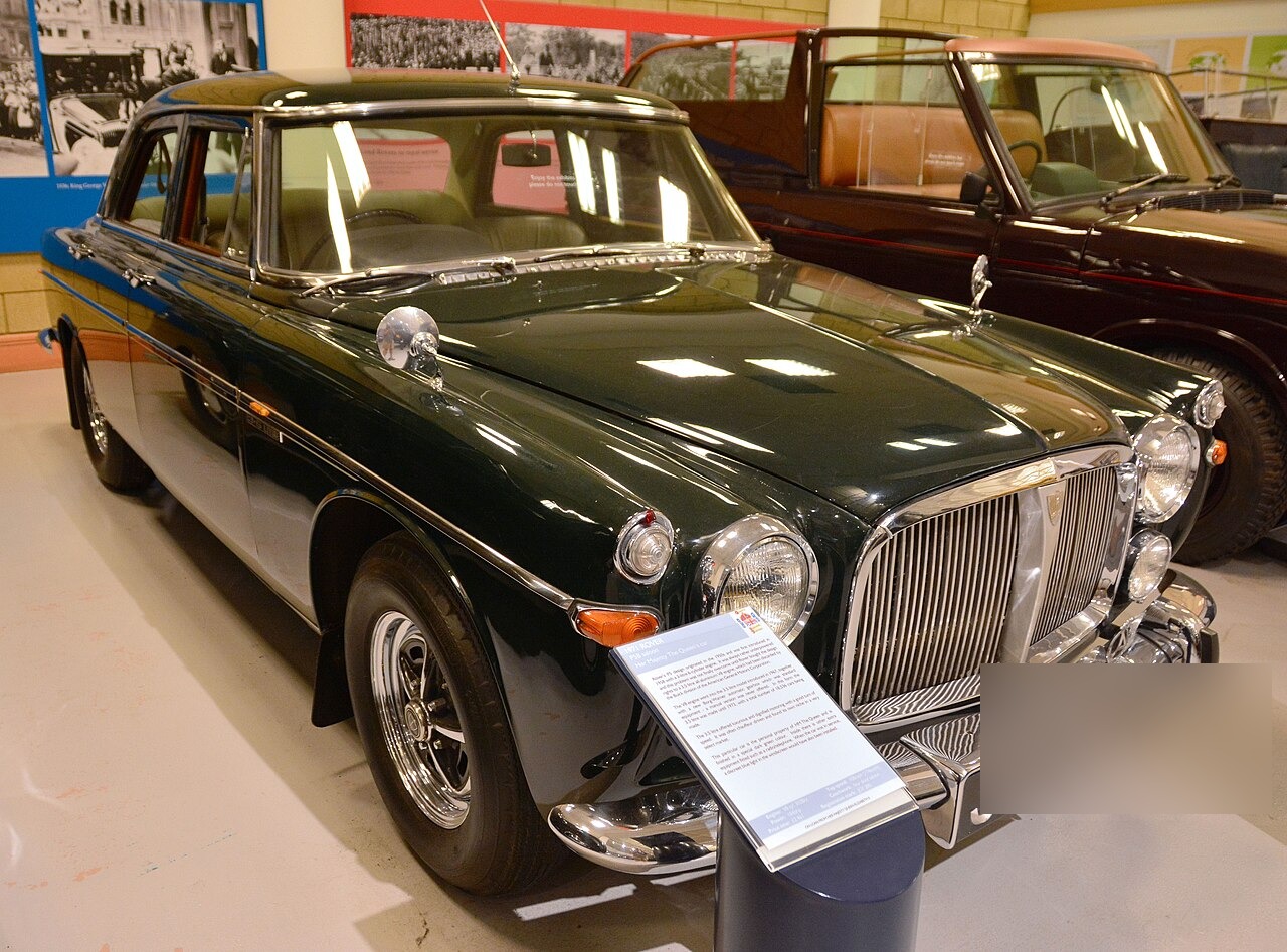 Dark-green 1971 Rover P5B formerly owned by Queen Elizabeth II, displayed at the British Motor Museum with its registration obscured.