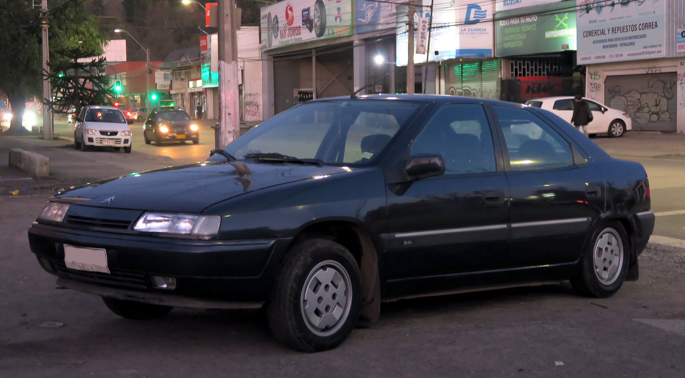 Exact launch year and 2.0i engine family, but the photograph is the higher VSX trim rather than the SX; the visible trim is labelled honestly.