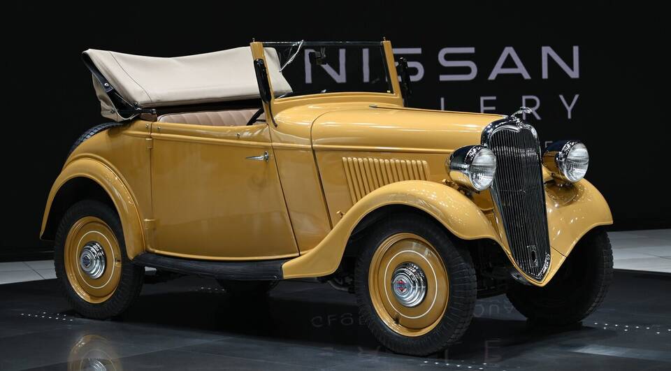 Commons identifies a 1935 Datsun Model 14 Roadster. The profile covers that Japanese roadster model and year.
