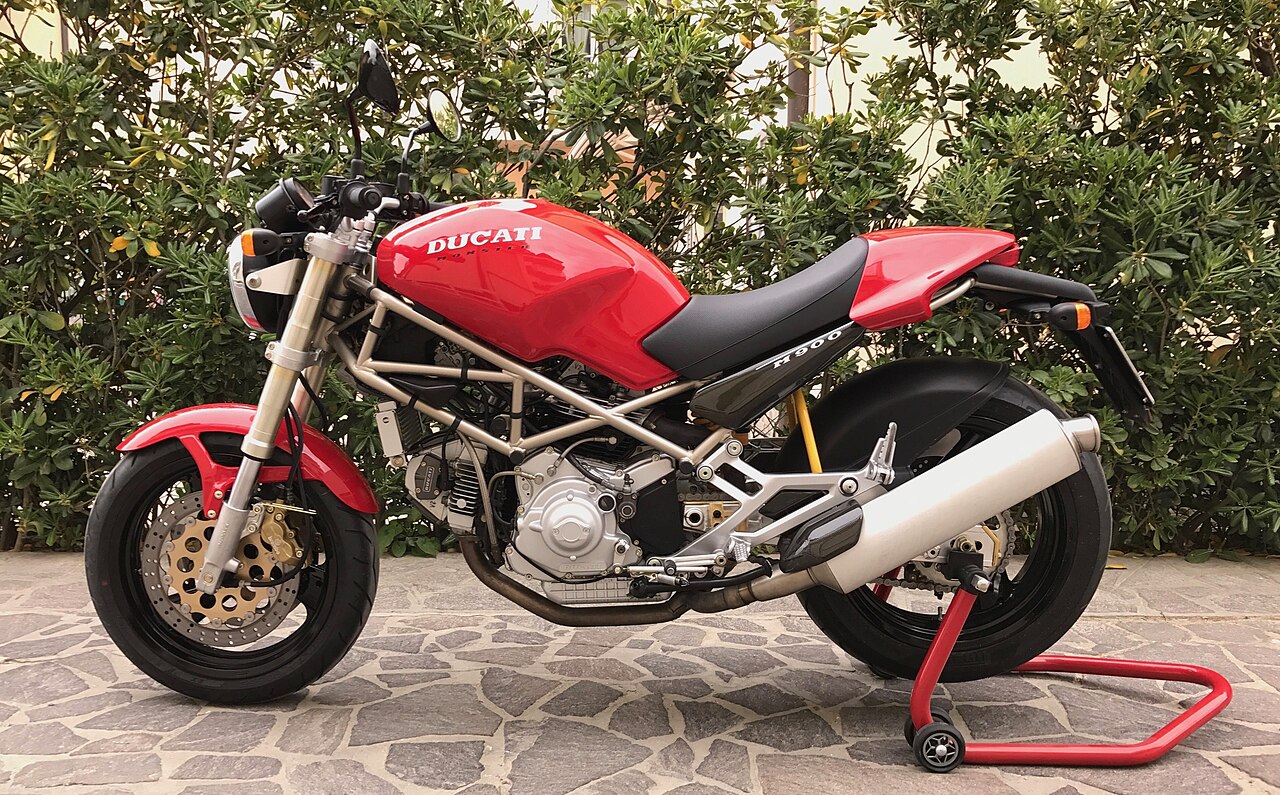 Ducati Monster 900 identified by the source as a 1993 first-series example. Individual accessories, restoration and original market remain unverified.