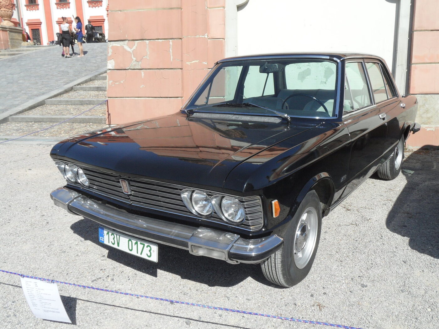 This is a 1970 Fiat 130 Berlina with the same first-series body and 2.8-litre engine family, not the profiled 1969 manual launch car. The source does not establish its gearbox or original market, and the page says so.