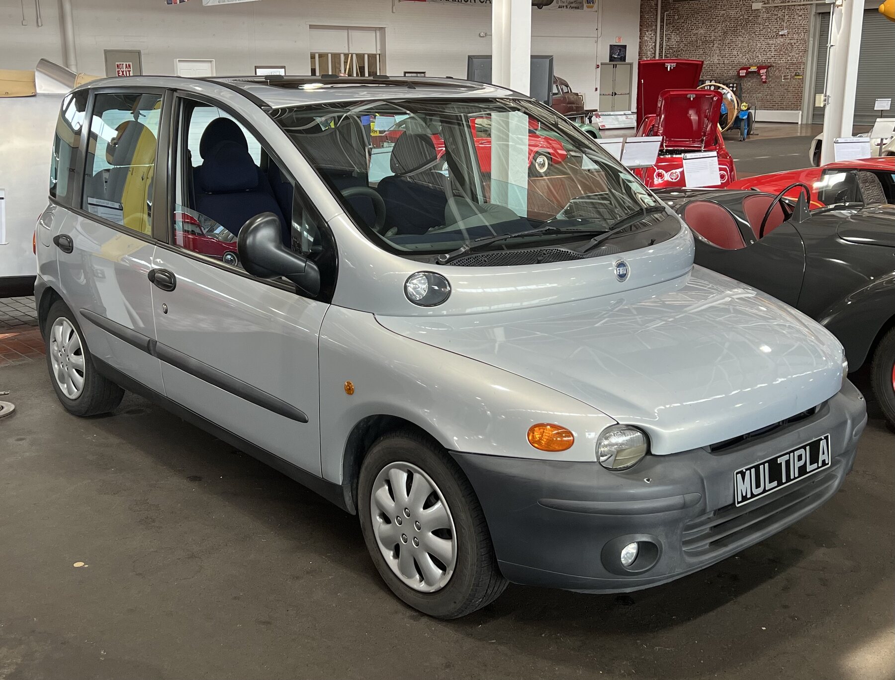 Exact 1998 first-series Fiat Multipla body; 100 16V engine/trim is not established by the source.