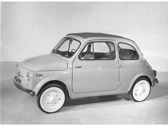 The source identifies the car as the first-series Nuova 500, the 1957 launch version.