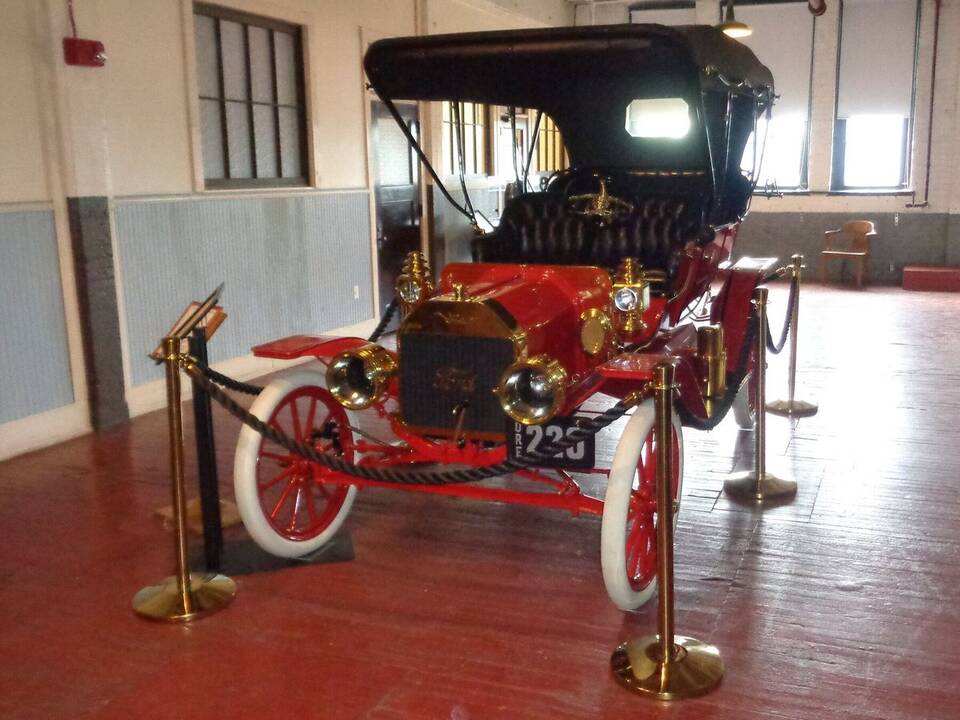 Exact calendar-year build and Touring body: serial 220 was built in December 1908; Ford counted it in the 1909 model year.