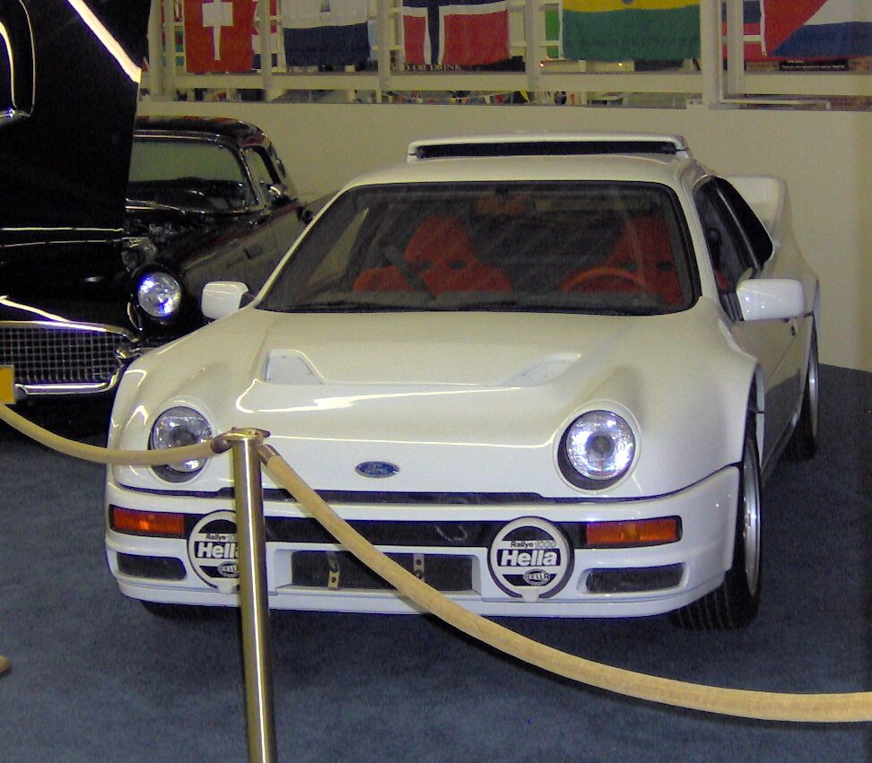 Commons title and description explicitly identify a 1986 RS200 Group B Road Version.