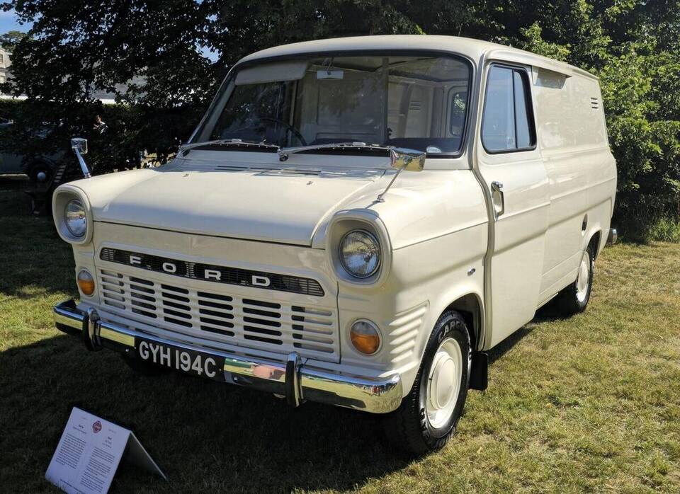 Exact year and panel-van body; wheelbase unverified