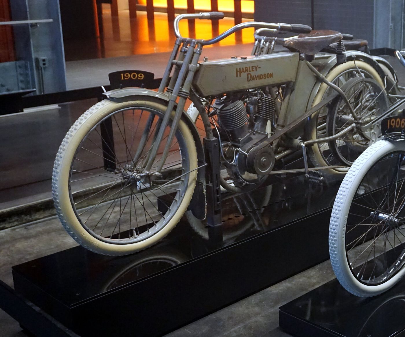 Exact museum-labeled 1909 Model 5-D; the crop emphasizes it but a small part of the adjacent 1906 Model 2 remains visible.