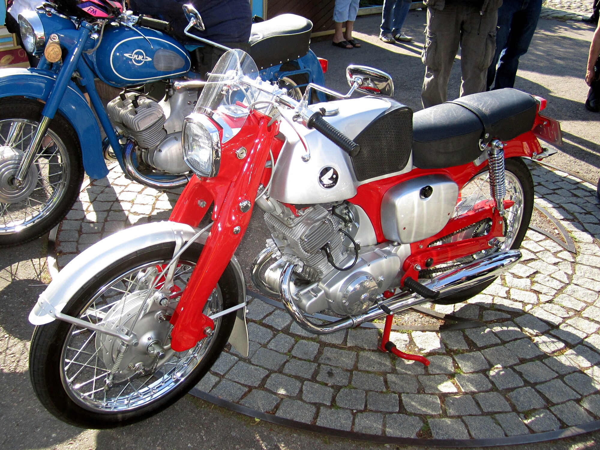 Exact CB92 Benly Supersport model; source description states 1961, two years later than the 1959 target.