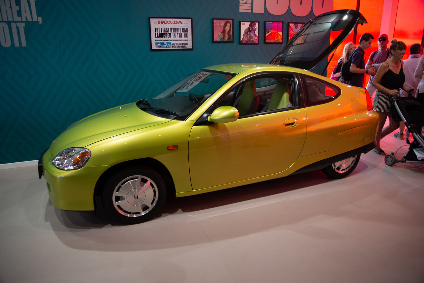 The source identifies a 1999 first-generation Insight displayed in the United Kingdom. It matches the ZE1 exterior and year label but is not proof of Japanese registration, right-hand-drive specification, five-speed transmission or original-market trim.